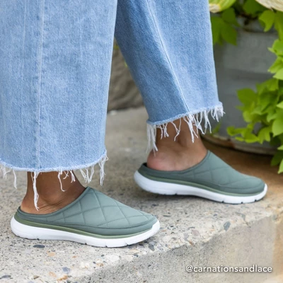 Vera Bradley VB Cloud 2-Mile Mule 8 Vera Bradley VB Cloud 2-Mile Mule - Image 6