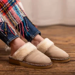 Minnetonka Women's Cerise Slide Slipper 13 Minnetonka Women's Cerise Slide Slipper -Noble Heels GUEST 1fdff2ae 4a23 4241 b927 eefc772d54a6