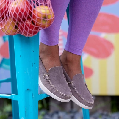 Minnetonka Women's Discover Classic Slip On Shoes 7 Minnetonka Women's Discover Classic Slip On Shoes - Image 5